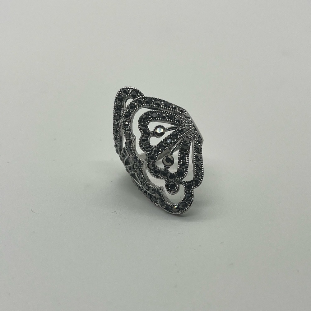 Women’s Statement Ring - Picture 2 of 8